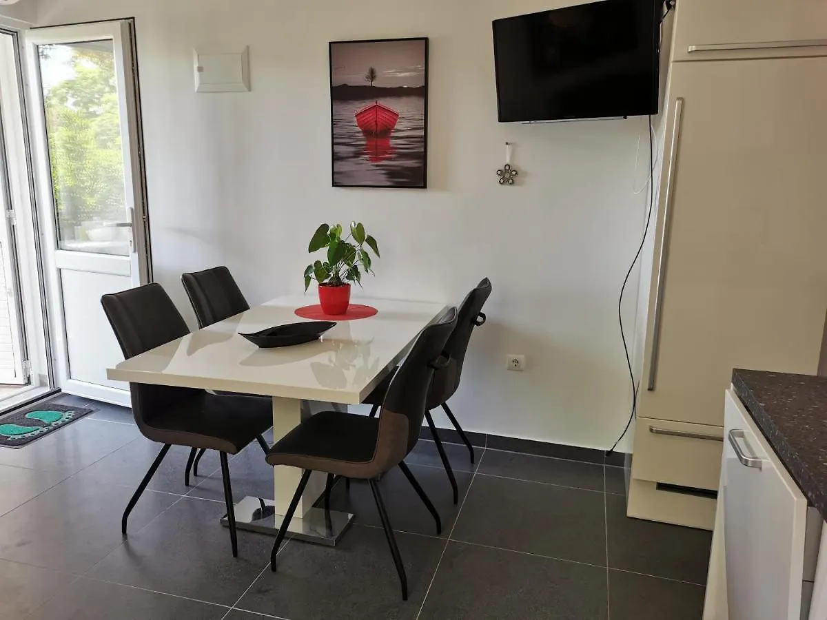 Apartment Adriana Seget Vranjica