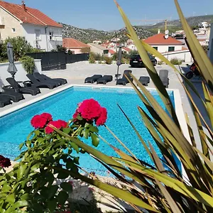  Appartement Barbara & Zoran With Heated Swimming Pool